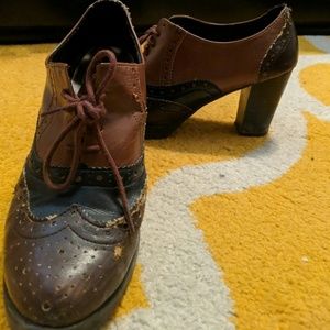 Brown Oxford heels